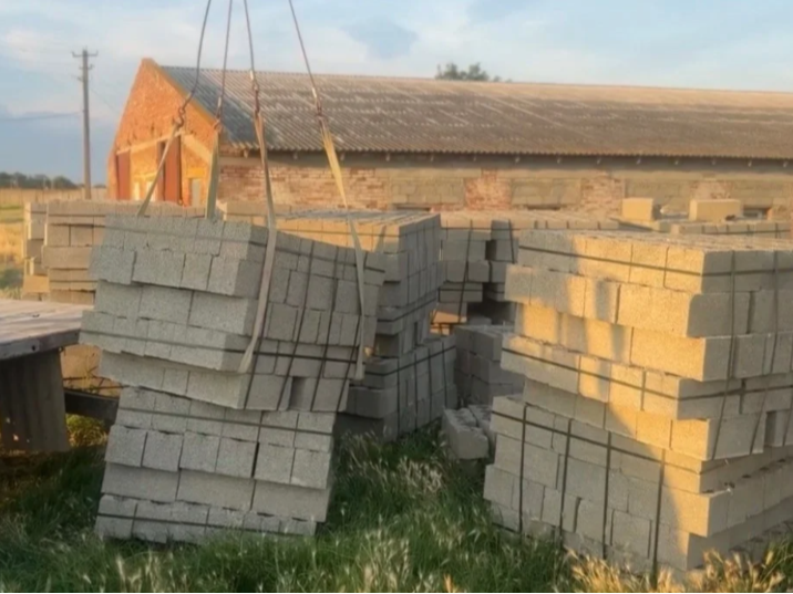Более 270 тонн стройматериалов направили жителям подтопленных сёл Хасавюртовского района.